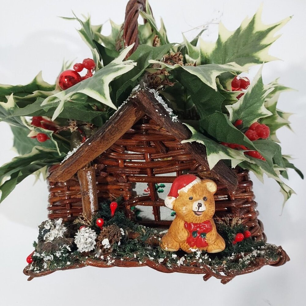 Kitch Wood Basket Cabin Decorative Winter Christmas Scene 6"x 4" x 8" tall